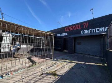 Local comercial · 38m² · Alquilo Supermercado Panadería Deposito Malvin Nor