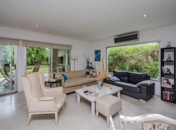 Casa · 160m² · 5 Ambientes · 1 Cochera · Venta Casa 5 Ambientes con Parque Canning