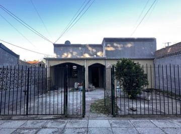 Casa · 69m² · 3 Ambientes · Venta PH 3 Amb Temperley Refaccionar - Permuta - A. C.