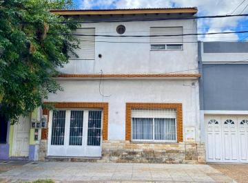 Casa · 118m² · 4 Ambientes · 1 Cochera · Venta Casa 6 Ambientes Saenz Peña Multifamiliar