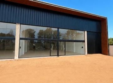 Local comercial · 673m² · 5 Cocheras · Local Comercial en Av Peron 2535