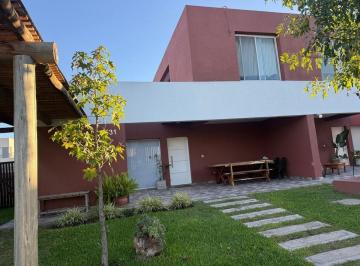 Casa · 80m² · 3 Ambientes · 1 Cochera · Casa 3 Ambientes en Venta con Jardin Sin Expensas