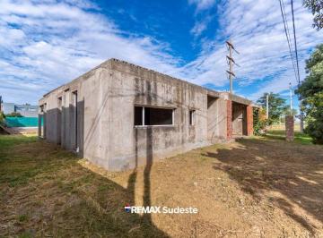 Casa · 105m² · 2 Ambientes · 1 Cochera · Venta Casa a Terminar Bo. San Ignacio