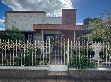 Casa · 194m² · 7 Ambientes · 1 Cochera · Casa en Venta en Lincoln con Pileta