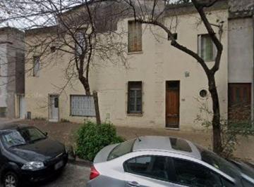 Casa · 104m² · 5 Ambientes · Venta. 2 Departamentos de 2 Ambientes en Block.