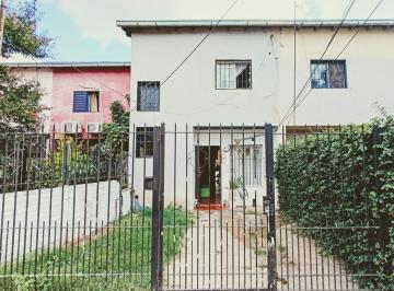 Casa · 55m² · 3 Ambientes · 1 Cochera · Dúplex en Venta con Renta, en Barrio Tsuji