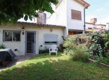 Casa · 72m² · 3 Ambientes · Venta Casa 3amb Jardín Cochera Parrilla Hurlingham