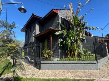 Casa · 135m² · 5 Ambientes · 2 Cocheras · Venta Casa 5 Amb C/cochera - V. Adelina Uso Prof.