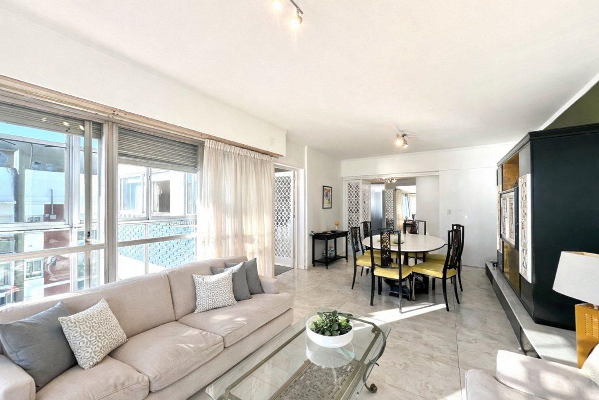 Departamento 4 ambientes con dependencia, cochera y vista al mar – La Perla