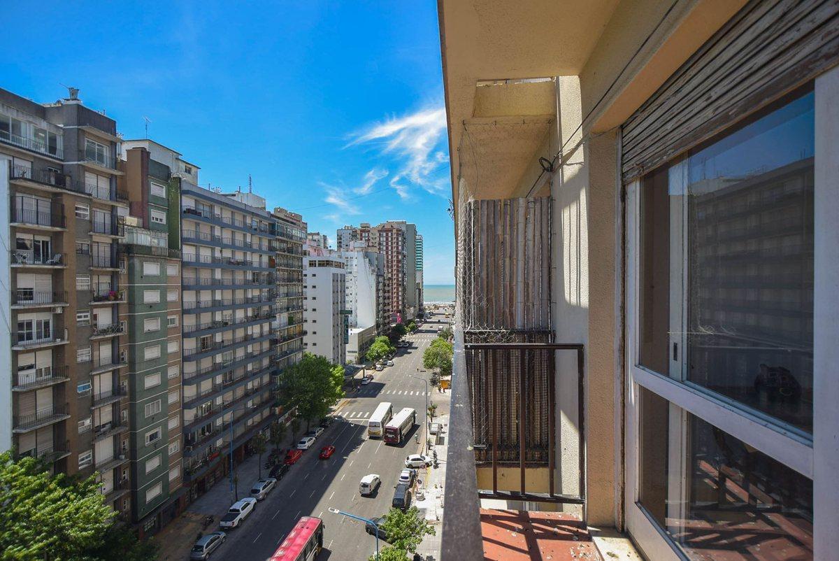 Depto 2 amb, 50m² con dependencia y balcón lateral al mar — Centro
