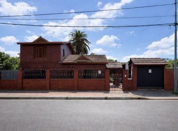 Casa · 150m² · 5 Ambientes · 3 Cocheras · Venta Casa en Pilar Centro Calle Bolivar Al 800