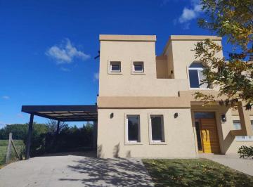 Casa · 192m² · 6 Ambientes · 1 Cochera · Casa 6 Ambientes Alquiler en Maschwitz con Pileta
