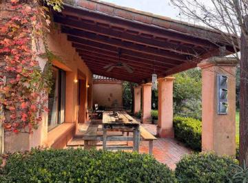 Casa · 242m² · 6 Ambientes · 2 Cocheras · Casa en Venta en Barrio Cerrado La Cheltonia