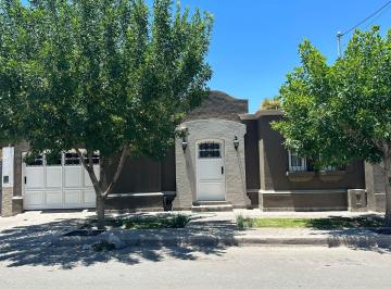 Casa · 270m² · 7 Ambientes · 2 Cocheras · Casa en Venta - San Martín