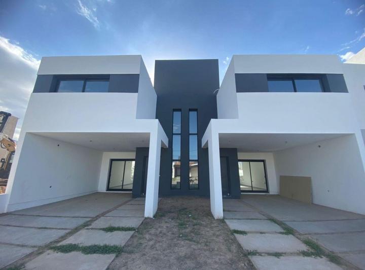 Casa · 107m² · 6 Ambientes · 2 Cocheras