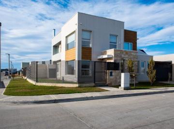Casa · 213m² · 5 Ambientes · 1 Cochera · Apto Crédito Exclusiva Casa | 3 Dorm.