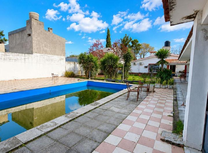 Casa · 300m² · 7 Ambientes · 4 Cocheras