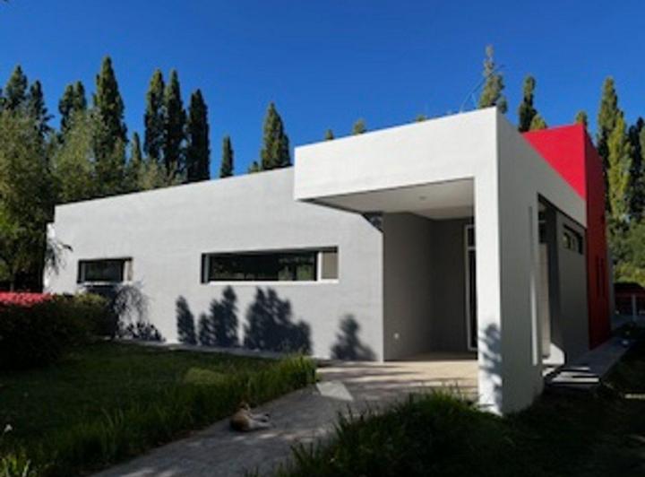 Casa · 206m² · 6 Ambientes · 1 Cochera
