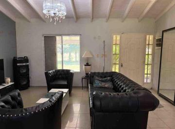 Casa · 300m² · 5 Ambientes · 1 Cochera · Venta Casa 5 Amb Domselaar Sobre Lote 1400 m