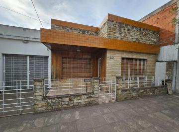 Casa · 120m² · 4 Ambientes · 1 Cochera · Venta Casa 4 Ambientes Merlo - Parque y Cochera