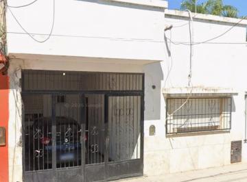 Casa · 225m² · 4 Ambientes · 1 Cochera · Venta Casa a Refaccionar Santa Fé y Libertad