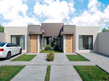 Casa · 90m² · 6 Ambientes · 1 Cochera · Casa en Pozo, 3 Dorm. Barrio Coviarq Russell
