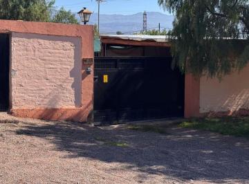 Casa · 250m² · 5 Ambientes · 2 Cocheras · Venta Casa con Pileta y Quincho Barrio Las Lomas