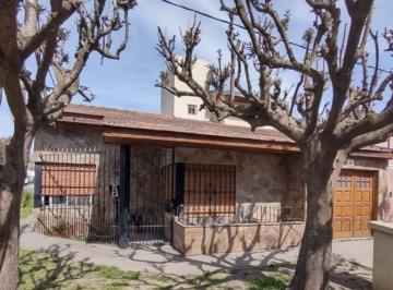Casa · 174m² · 4 Ambientes · 2 Cocheras · Casa en Venta La Plata 3 Dorm.