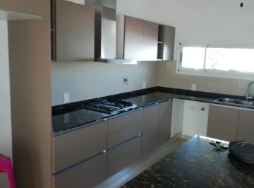 Casa · 275m² · 3 Ambientes · 2 Cocheras · Venta de Casa de Nivel Zona Residencial Exclusiva
