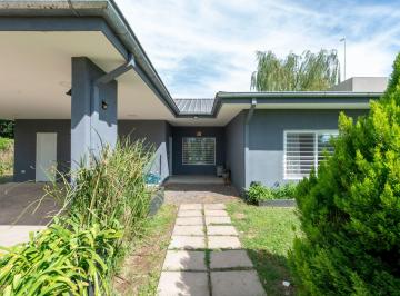 Casa · 158m² · 4 Ambientes · 2 Cocheras · Casa en Venta 4 Amb con Pileta Loma Verde Escobar