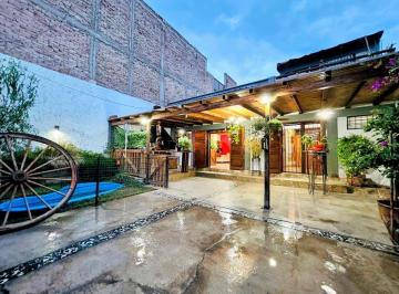 Casa · 178m² · 5 Ambientes · 2 Cocheras · Casa en Venta, Dorrego, Guaymallén, Apto Crédito