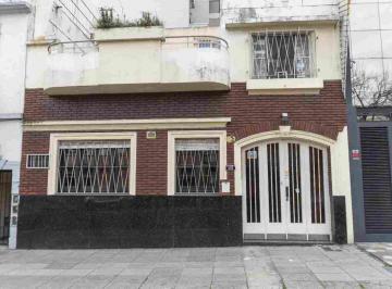 Casa · 205m² · 8 Ambientes · 1 Cochera · Casa 9 Amb. Venta en Pqe Patricios con Terraza