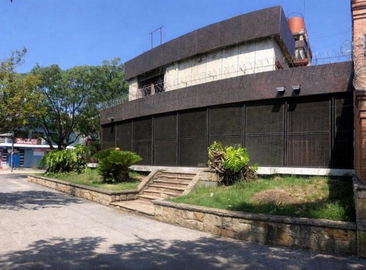 Casa · 410m² · 5 Ambientes · 1 Cochera