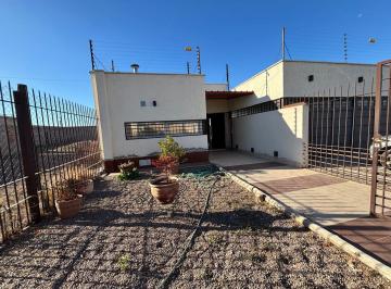 Casa · 123m² · 4 Ambientes · 2 Cocheras · Venta de Casa B° Atur - Corralitos