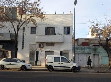 PH de 3 ambientes, Pompeya · Apto Crédito! Buen PH Sin Expensas 1° Piso con Patio y Espacio Aéreo