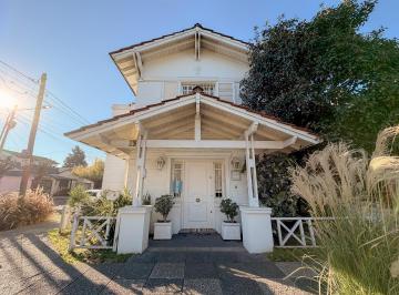 Foto · Casa 5 Ambientes con Pileta en Castelar