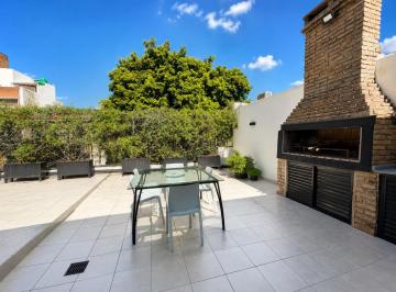 Casa · 300m² · 6 Ambientes · 2 Cocheras · Casa en Lourdes