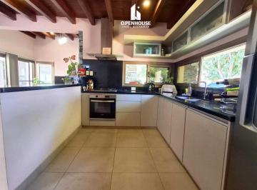 Casa · 199m² · 3 Dormitorios · 2 Cocheras · Openhouse Vende Hermosa Casa Barrio en Privado Guaymallén.