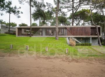 Casa de 5 ambientes, Cariló · Casa de Estilo Minimalista en Dos Plantas
