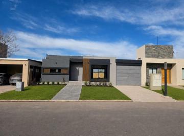 Casa de 6 ambientes, Maipú · Openhouse Vende Casa a Estrenar en Una Planta. Moderna Minimalista y Muy Acogedora. con Pileta