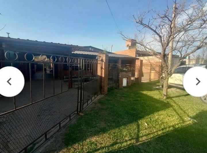 Casa · 98m² · 5 Ambientes · 2 Cocheras