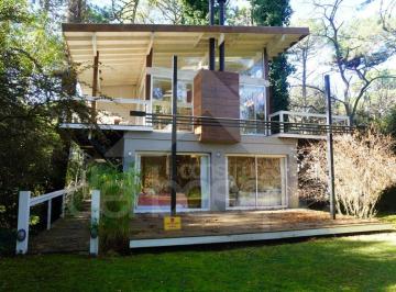 Casa de 4 ambientes, Cariló · Casa en Dos Plantas Rodeada de Naturaleza!