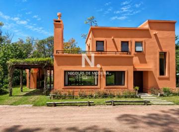 Foto1 · Casa en Venta de 2 Dorm. Distribuida en 2 Comodas Plantas, en Pinares.