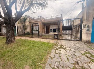 Casa de 3 ambientes, Morón · Casa de 300 m² con 2 Dorm. en Venta en Morón