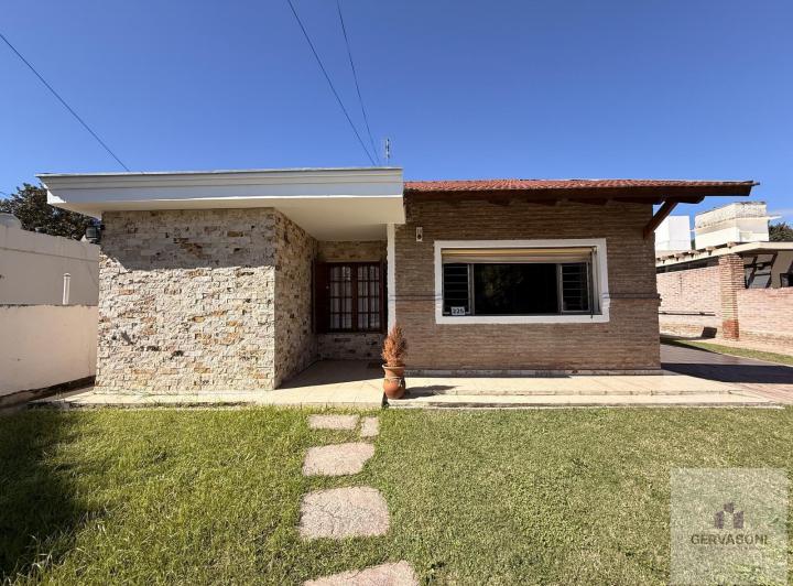 Casa · 148m² · 5 Ambientes · 1 Cochera