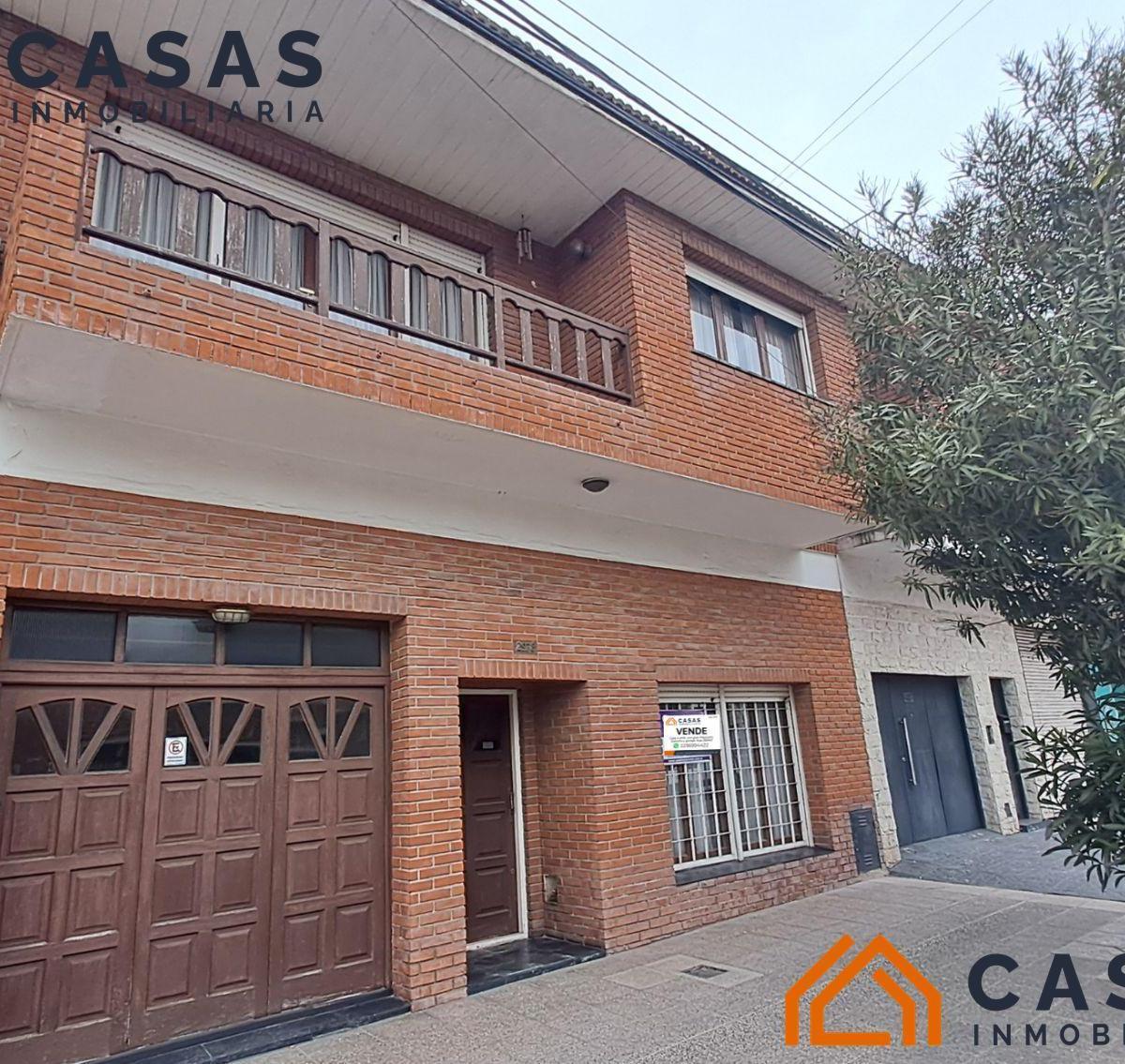 En venta Casa 4 ambientes con Gran Playroom, Quincho y garage en barrio San José