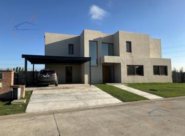 Casa · 192m² · 6 Ambientes · 4 Cocheras · Casa en Venta en Barrio Cerrado Laguna Grande, Villanueva,, Dique Lujan, Tigre