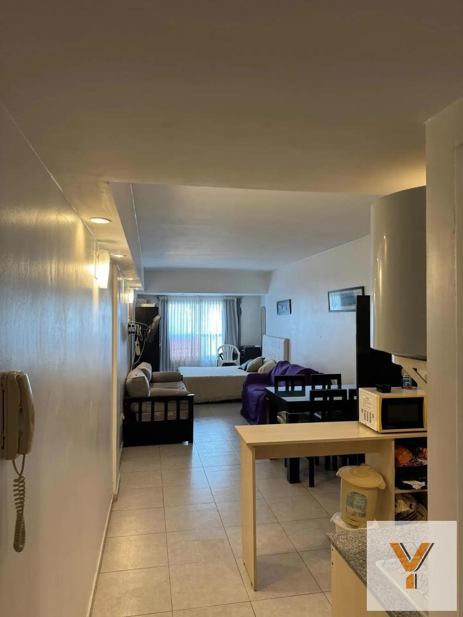 Departamento monoambiente en venta sobre calle Alberti y Sarmiento