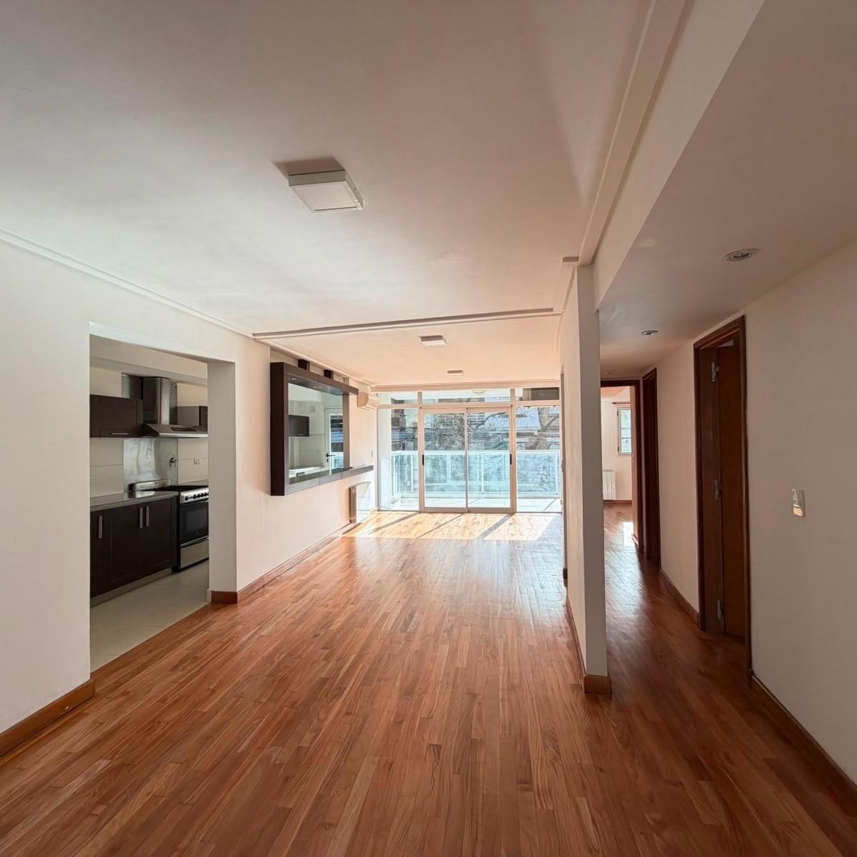 Semipiso de 3 amb, 80m² con balcón — Chauvín