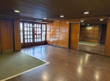 Hall de ingreso al edificio. · Alquilo Depto. 1 Dormitorio, Amplio, Bien Iluminado, Cerca de La Universidad y D